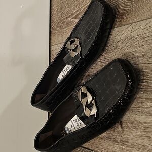 NWT STUART WEITZMAN Crocodile Loafers in Black Patent Leather